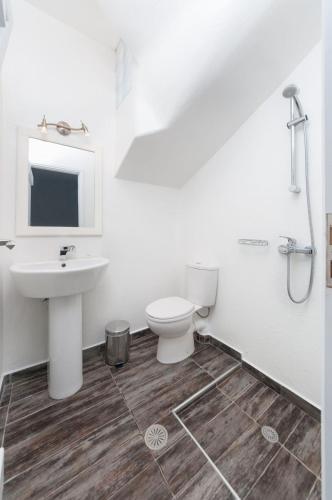 Superb Naxos Apartment Triple Studio Semi-Basement Private Balcony
