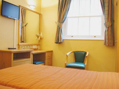 Twin Room with Bathroom