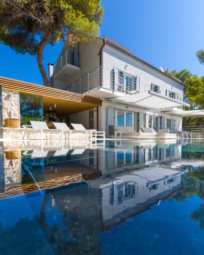 Magnificent Seafront Villa 10 Bedrooms Pakleni View