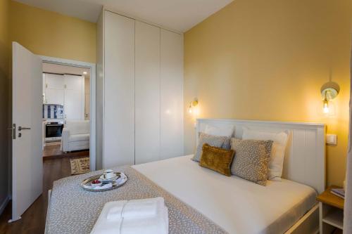 Sunny Flat with Private Garden & BBQ