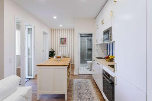 Sunny Flat with Private Garden & BBQ