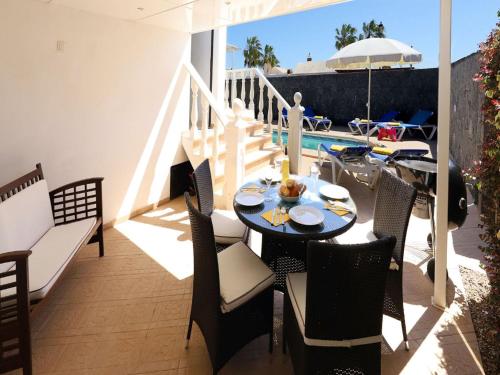 Cosy Lanzarote Villa 3 Bedrooms Heated Pool Villa Honey