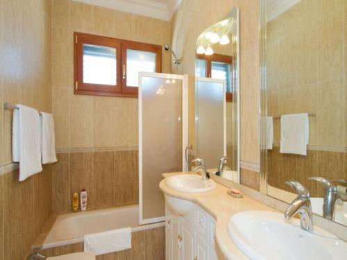 Cosy Lanzarote Villa 3 Bedrooms Heated Pool Villa Honey