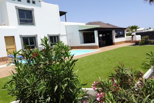 Endearing Lanzarote Villa Villa Dorada 3 Bedrooms Private Pool