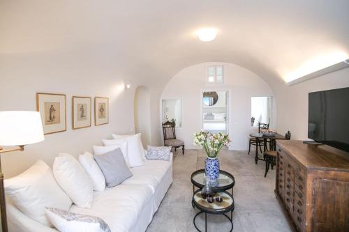 Elegant Santorini Villas Villas Aloia Private Hot Tub Air Conditioning