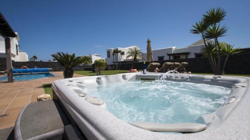 Marvelous Playa Blanca Villa 2 Bedrooms Villa Kagura Spacious