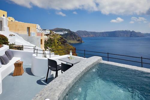 Deluxe 1 Bedroom Cave Villa Outdoor Hot Tub Santorini