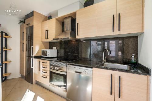 Siena Suite - Modern Apartment with Terrace, Parking and Swimming Pool