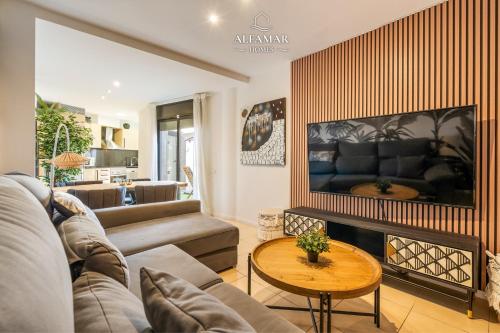 Siena Suite - Modern Apartment with Terrace, Parking and Swimming Pool