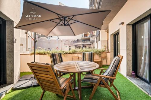 Siena Suite - Modern Apartment with Terrace, Parking and Swimming Pool
