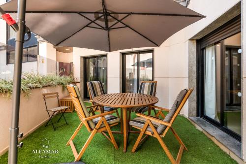 Siena Suite - Modern Apartment with Terrace, Parking and Swimming Pool