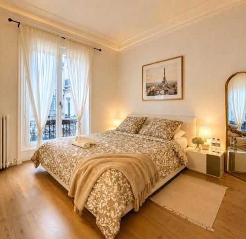 Champs Élysées apartment 8