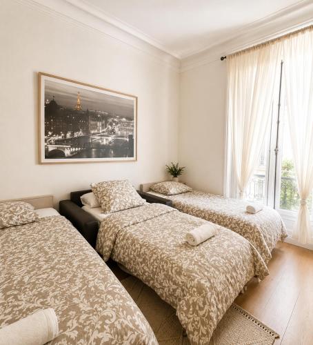 Champs Élysées apartment 8