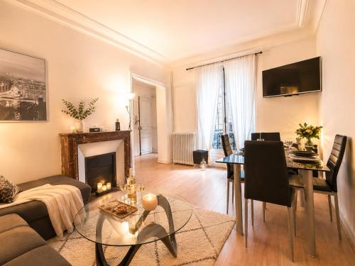 Champs Élysées apartment 8