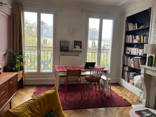Bastille - Bright Haussmann-style 3-bedroom apartment with balcony