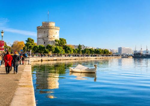 The PINE - Stylish Thessaloniki Stay & Private Parking