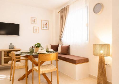 The PINE - Stylish Thessaloniki Stay & Private Parking