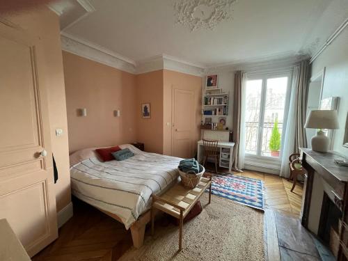 Bastille - Bright Haussmann-style 3-bedroom apartment with balcony