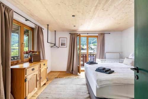 a bedroom with a bed and a desk and windows at Haus Helena Sophia in Au