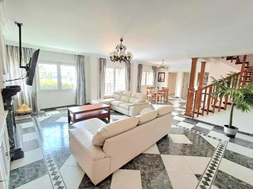 6 Bedroom Villa with Private Pool Games Room
