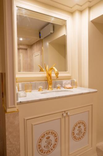a bathroom with a sink and a mirror at Château de Mons Gard in Mons
