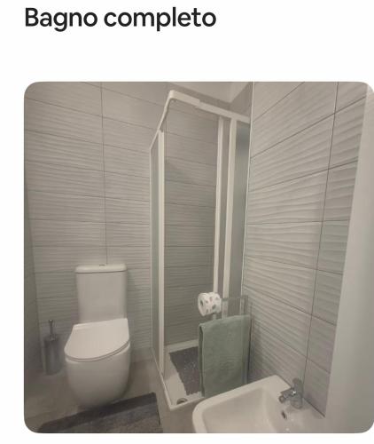 a bathroom with a toilet and a sink at Paradise Jungle in Paradiso