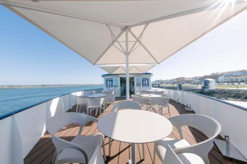 Costa do Sal Hotel Boat Lounge