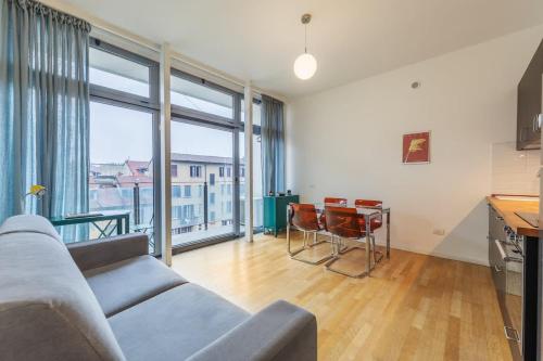 Afterglow - Urban retreat with Balcony