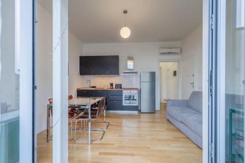 Afterglow - Urban retreat with Balcony