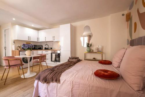 Elegant Studio Steps from Le Bon Marche