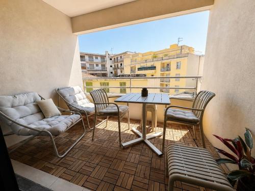 Luxury Beach Apartment with Terrace AC and Parking photo 5