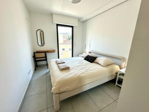 Luxury Beach Apartment with Terrace AC and Parking photo 3