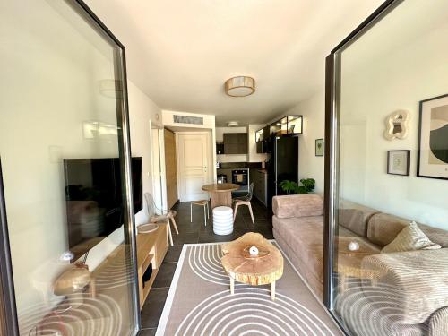 Luxury Beach Apartment with Terrace AC and Parking photo 17
