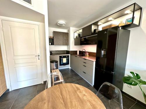 Luxury Beach Apartment with Terrace AC and Parking photo 18