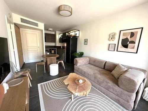 Luxury Beach Apartment with Terrace AC and Parking photo 19