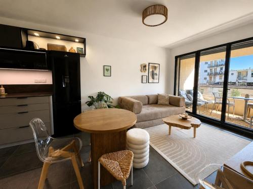 Luxury Beach Apartment with Terrace AC and Parking photo 7
