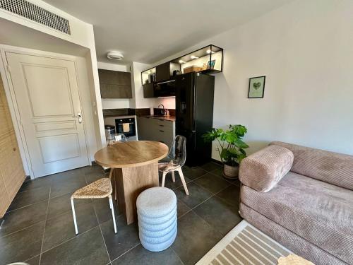 Luxury Beach Apartment with Terrace AC and Parking photo 21