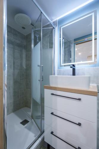 a bathroom with a sink and a shower at Studio cosy Allevard in Allevard