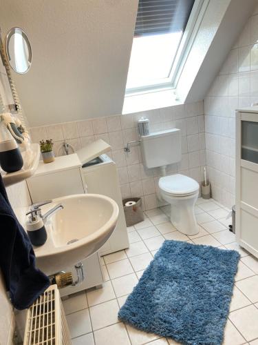a bathroom with a sink and a toilet at Walatoll in Norden