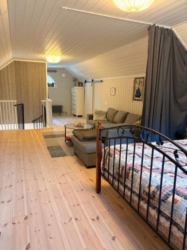 a living room with a bed and a couch at Kyrkåsen in Borgvik
