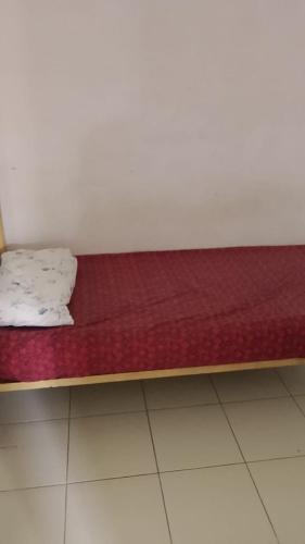 a bed in a room with a red mattress at Jabutiana casas Mobiliadas in Aracaju