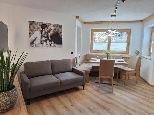 Lena, Apartment
