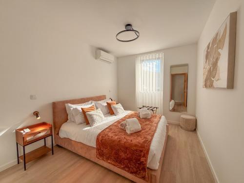 a bedroom with a large bed and a table at Terra Vivaz - Porto Bay Formosa in Porto Formoso