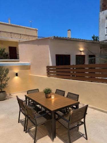 Bright apartment with court yard and swimming pool