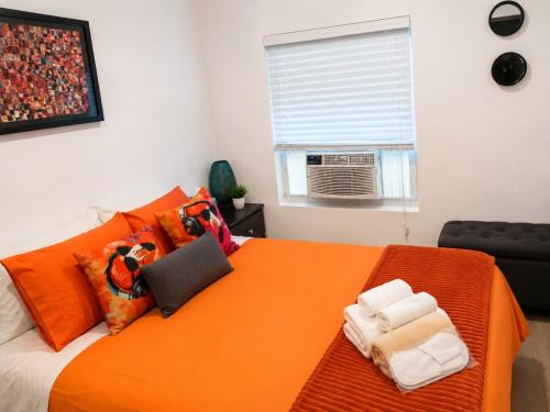 Quiet & Centrally located House - PRIVATE PARKING, LAUNDRY AND STORAGE FOR LUGGAGE photo 10