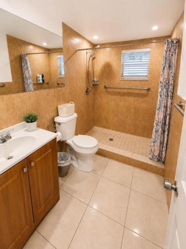 Quiet & Centrally located House - PRIVATE PARKING, LAUNDRY AND STORAGE FOR LUGGAGE photo 12