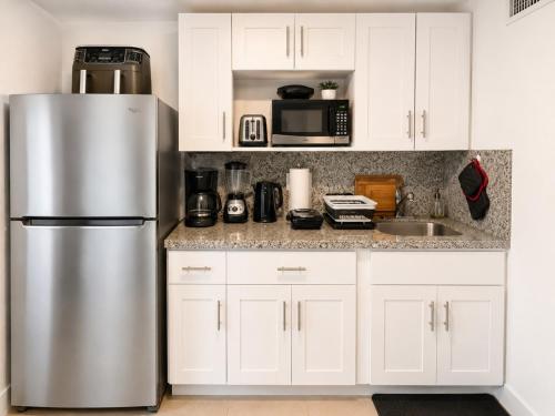 Quiet & Centrally located House - PRIVATE PARKING, LAUNDRY AND STORAGE FOR LUGGAGE photo 13