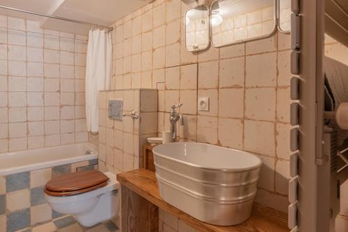 a small bathroom with a toilet and a sink at Les Évouettes Châtel village in Châtel