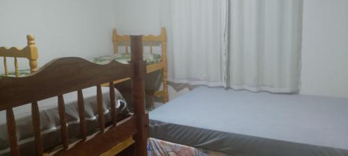 a bedroom with two bunk beds next to a window at Casa de Campo Chácara Cantinho dos Sonhos in Extrema