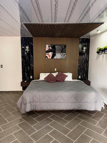 a bedroom with a large bed in a room at Suites de Luxe en Hotel in Cuetzalán del Progreso